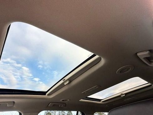 Used 2023 GMC Acadia Denali w/ Denali Ultimate Package image 10