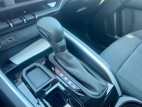 Used 2025 Chevrolet Colorado W/T image 16