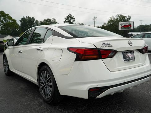 Used 2025 Nissan Altima 2.5 SV FWD image 3