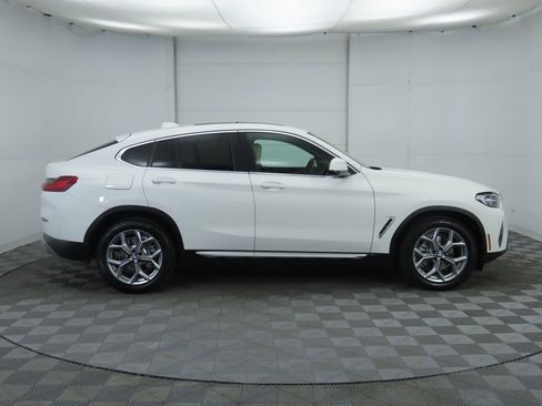 Certified 2025 BMW X4 xDrive30i image 4