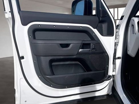 Used 2025 Land Rover Defender 110 S image 18