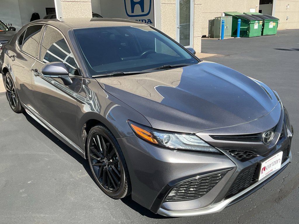 Used 2023 Toyota Camry XSE FWD image 3