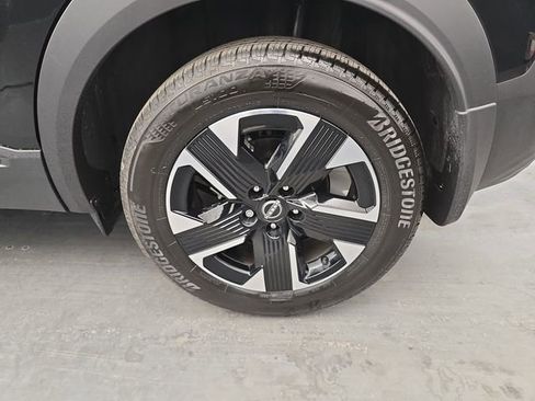 Used 2025 Nissan Kicks SV AWD/4WD image 17
