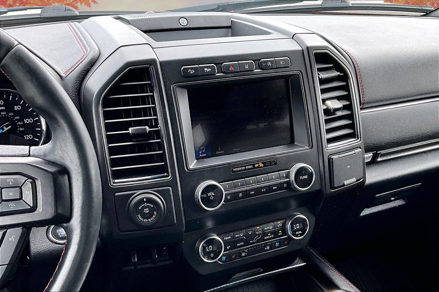 Used 2019 Ford Expedition Limited w/ Equipment Group 303A AWD/4WD image 9