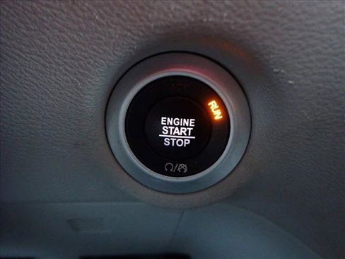 Used 2022 Chrysler Pacifica Touring-L image 25