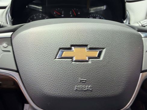 Used 2023 Chevrolet Traverse LT FWD image 28