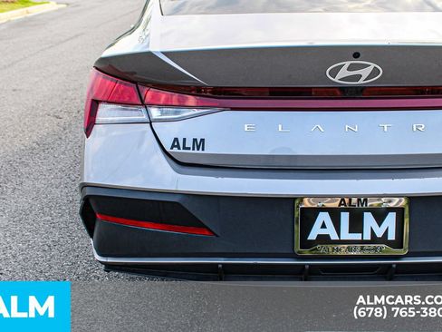 Used 2024 Hyundai Elantra SEL FWD image 12