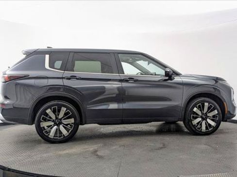 Used 2025 Mitsubishi Outlander SE AWD/4WD image 9