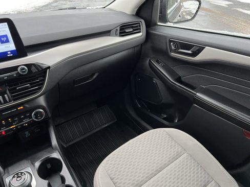 Certified 2022 Ford Escape SE w/ SE Sport Appearance Package image 28