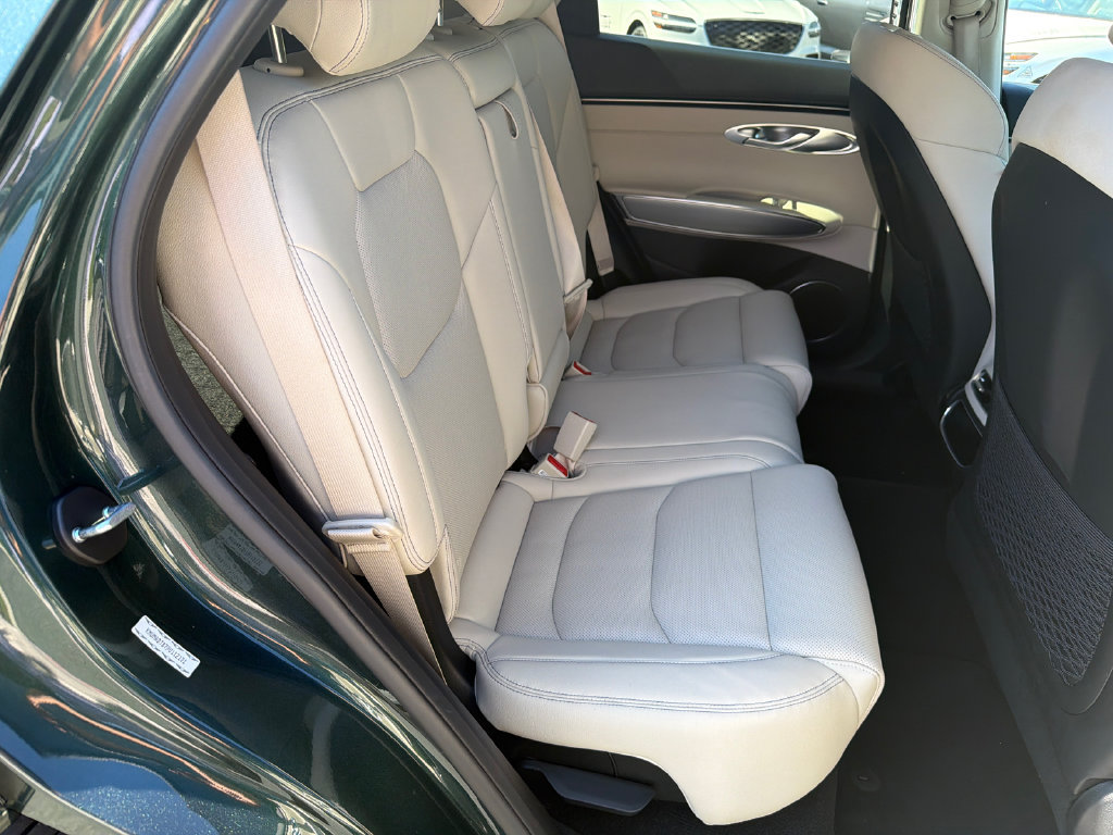 Used 2023 Genesis GV70 2.5T w/ Select Package AWD/4WD image 17
