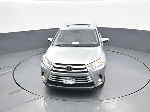 Used 2017 Toyota Highlander XLE AWD/4WD image 32