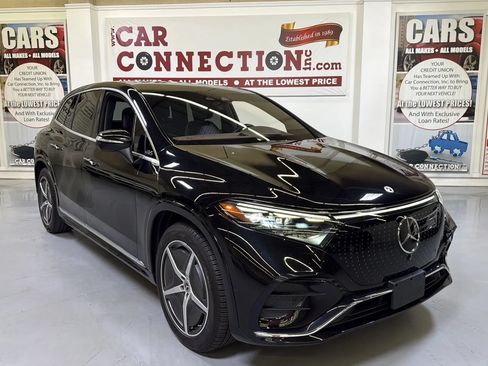 Used 2023 Mercedes-Benz EQS 580 4MATIC SUV image 1