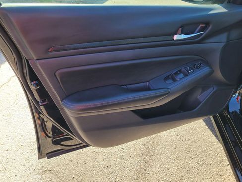 Used 2025 Nissan Altima 2.5 SV image 12