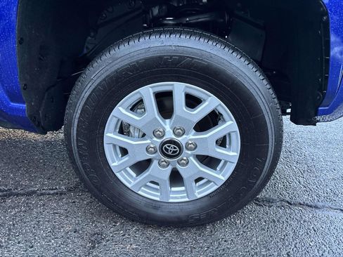 Used 2025 Toyota Tacoma SR5 image 33