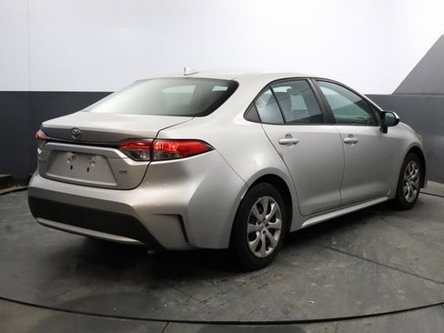 Used 2021 Toyota Corolla LE image 5