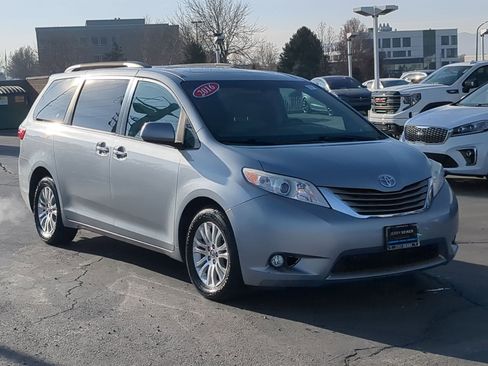 Used 2016 Toyota Sienna XLE image 7
