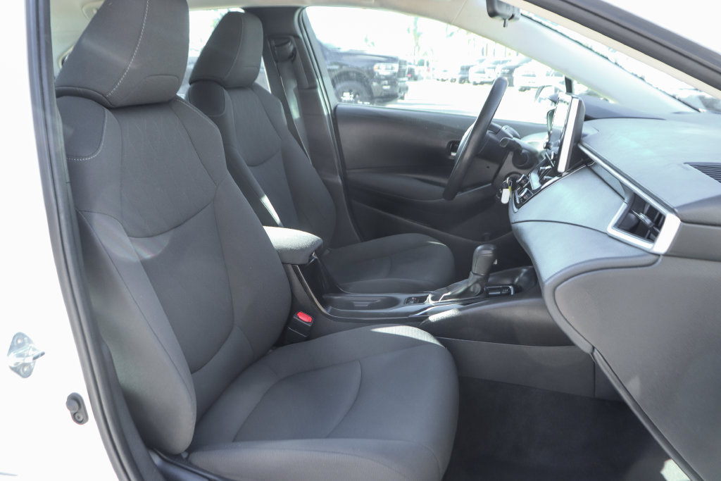 Used 2020 Toyota Corolla LE w/ Carpet Mat Package (TMS) FWD image 34
