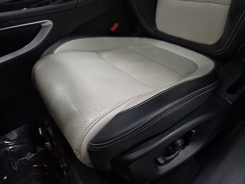 Used 2017 Jaguar F-PACE R-Sport image 24