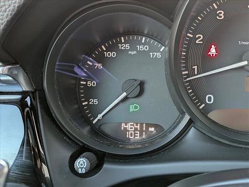 Used 2025 Porsche Macan image 11