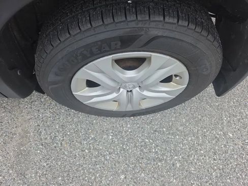 Used 2014 Toyota RAV4 LE w/ Preferred Accessory Package AWD/4WD image 19