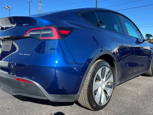 Used 2021 Tesla Model Y Long Range image 4