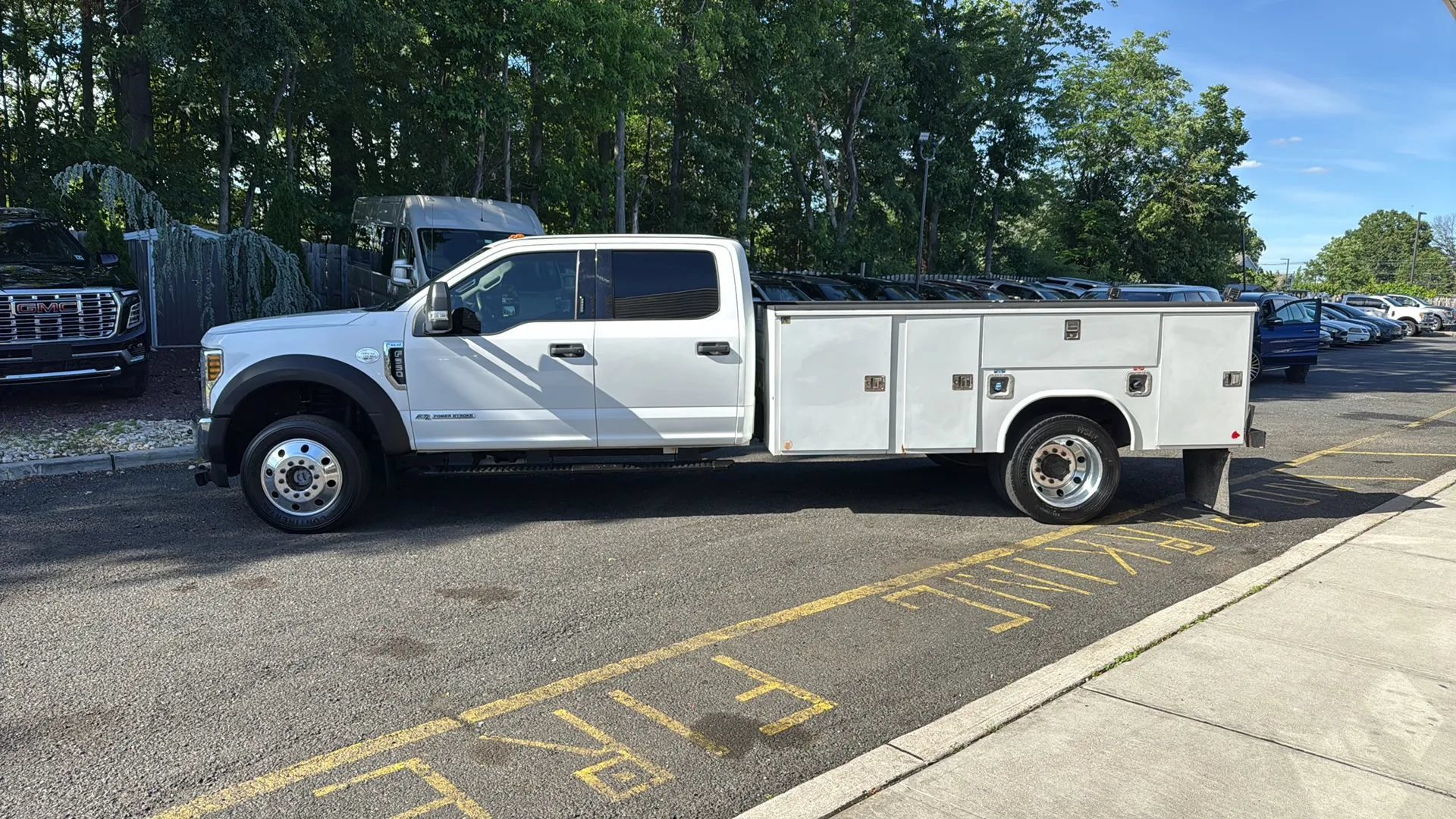 Used 2019 Ford F550 4x4 Crew Cab Super Duty w/ XLT Value Package image 8