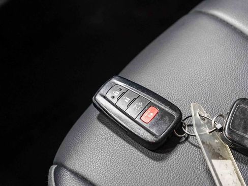 Certified 2023 Toyota Highlander XLE FWD image 29