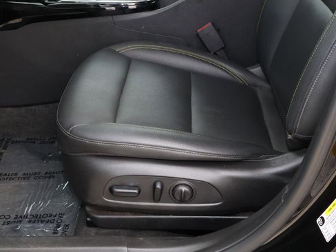 Used 2025 Chevrolet Trax ACTIV w/ Sunroof Package image 14