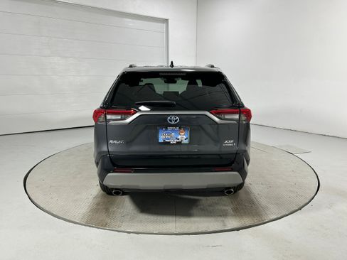 Used 2024 Toyota RAV4 XSE AWD/4WD image 32