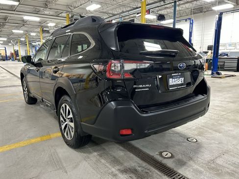 Certified 2025 Subaru Outback Premium image 6