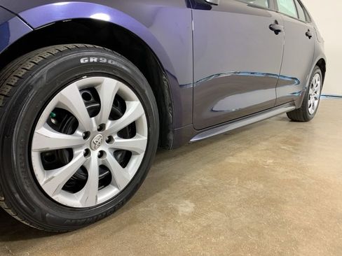 Used 2022 Toyota Corolla LE image 2