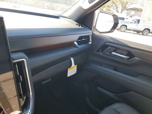 New 2026 GMC Yukon XL Denali w/ Denali Reserve Package image 25