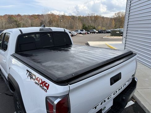 Used 2022 Toyota Tacoma TRD Off-Road image 8