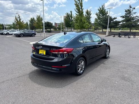 Used 2017 Hyundai Elantra SE FWD image 3
