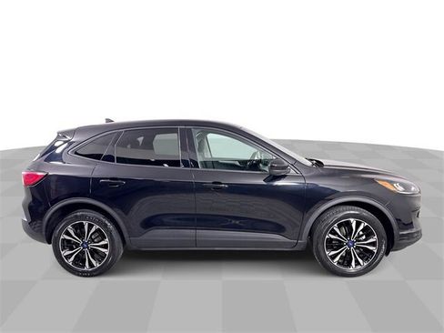 Used 2022 Ford Escape SE w/ SE Sport Appearance Package image 9