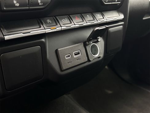 Used 2022 Chevrolet Silverado 1500 LT image 21
