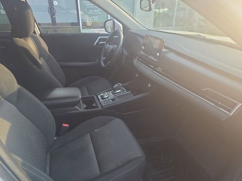 Used 2022 Mitsubishi Outlander ES image 9