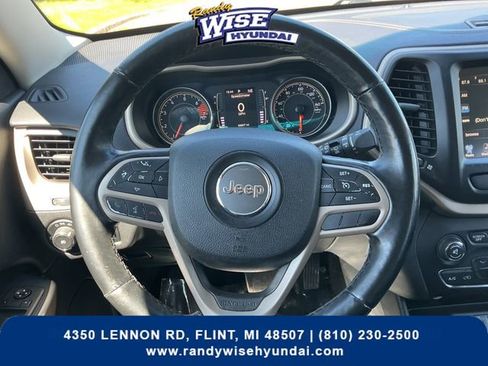 Used 2017 Jeep Cherokee Latitude w/ Cold Weather Group AWD/4WD image 17