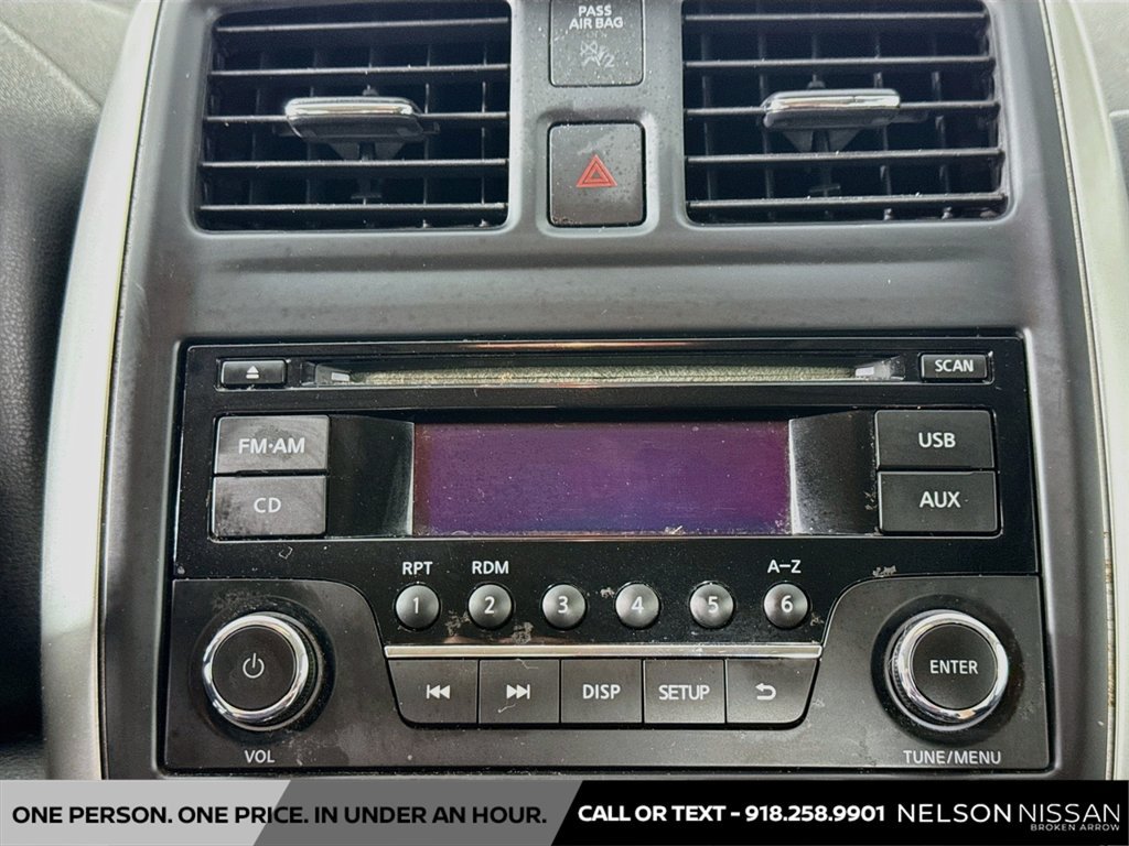 Used 2016 Nissan Versa SV FWD image 13