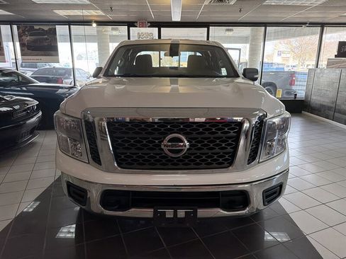 Used 2017 Nissan Titan SV image 3