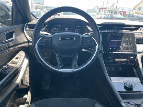 Used 2024 Jeep Grand Cherokee Altitude AWD/4WD image 25