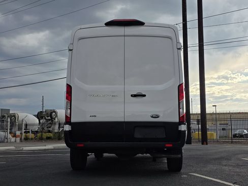 Used 2023 Ford Transit 250 Medium Roof AWD image 10