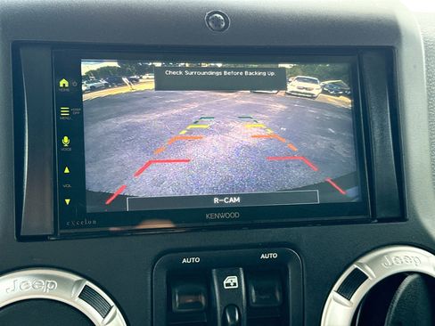 Used 2017 Jeep Wrangler Unlimited Rubicon w/ Dual Top Group AWD/4WD image 29