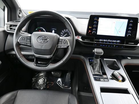 Certified 2023 Toyota Sienna XSE w/ XSE Plus Package image 20