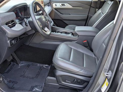 Used 2025 Ford Explorer Active w/ Active Comfort Package image 16