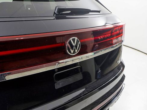 Used 2024 Volkswagen Atlas Cross Sport SEL Premium R-Line image 40