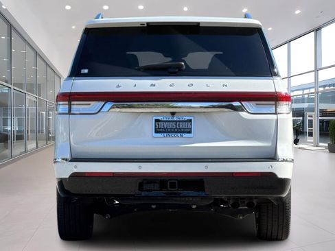 Used 2023 Lincoln Navigator L Reserve AWD/4WD image 5