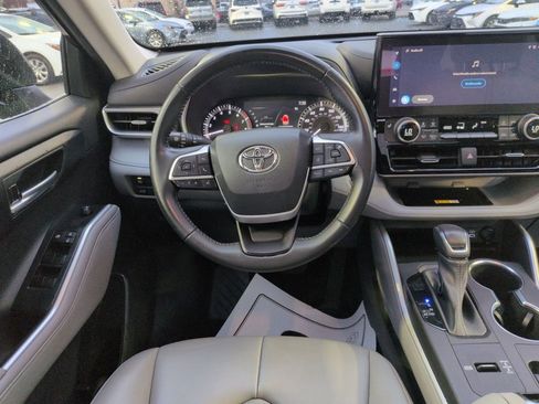 Used 2023 Toyota Highlander XLE image 13