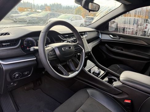 Used 2023 Jeep Grand Cherokee Altitude image 15