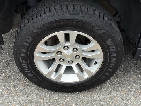 Used 2019 Chevrolet Suburban LS w/ Enhanced Driver Alert Package RWD image 5